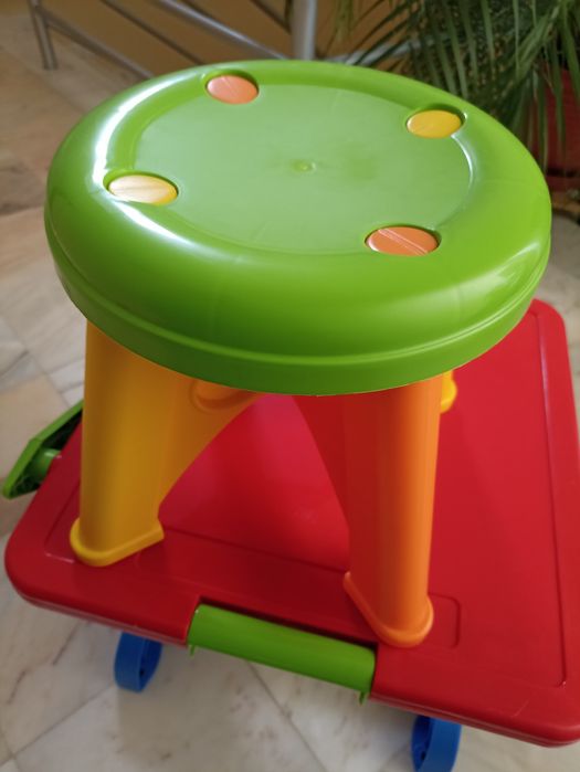 Quadro de giz com banco