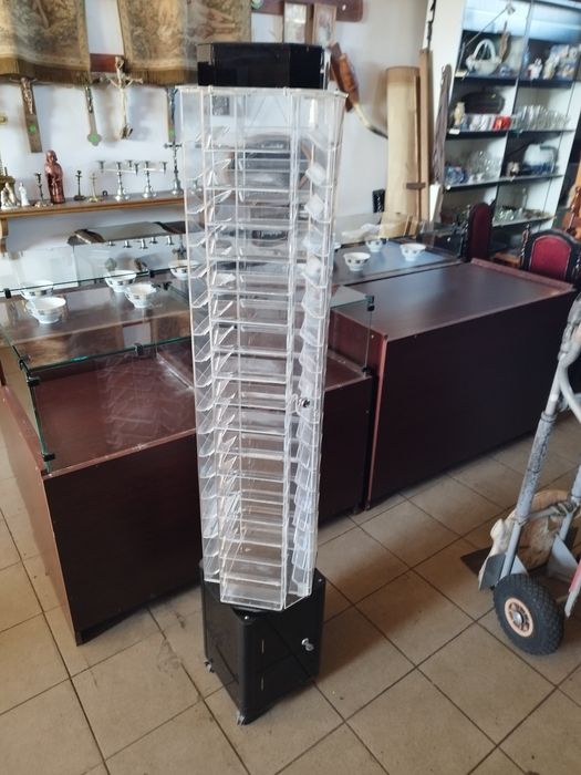 stojak ekspozycyjny obrotowy na małe drobne przedmioty
