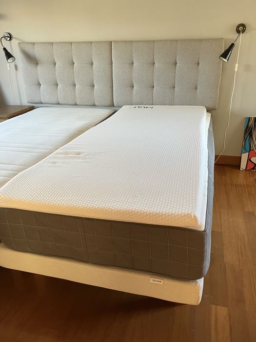 Camas individuais com cabeceiras