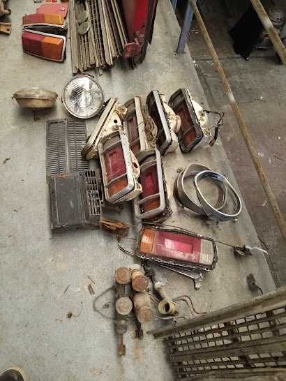 Datsun 1200 peças diversas