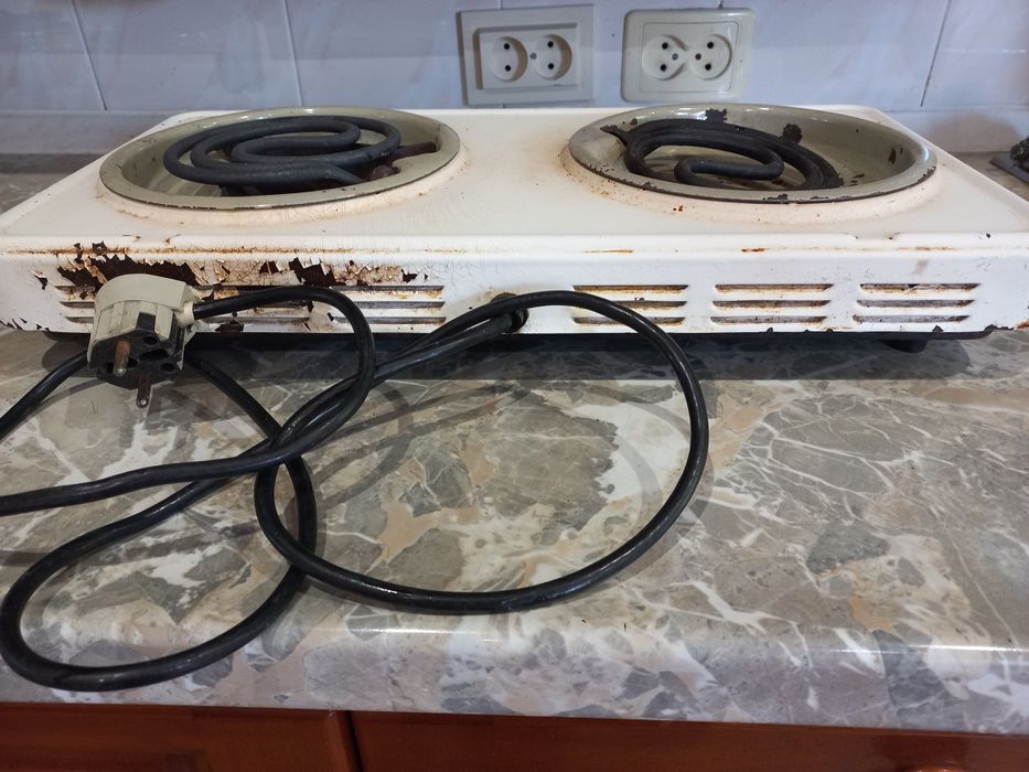 Продам б/у двухконфорочные  электроплиты.