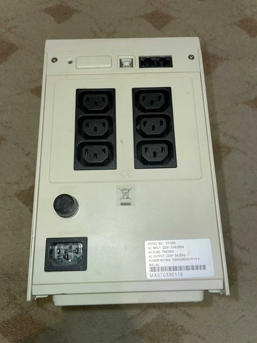 Источник бесперебойного питания ИБП UPS SP VT1000i в рабочем состоянии