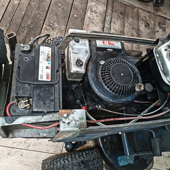 Traktorek Husqvarna LT 960-12