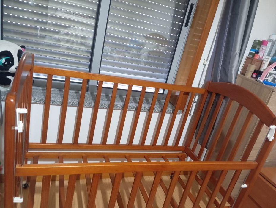 Cama de bebé  usada quase nova