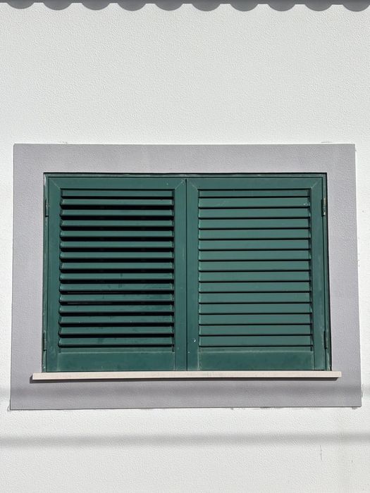 Portadas de aluninio verde usadas