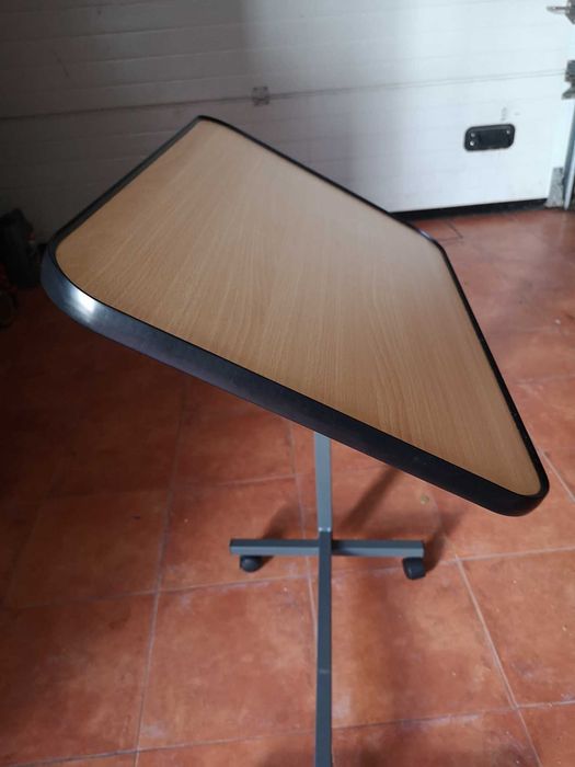 Mesa de apoio regulável