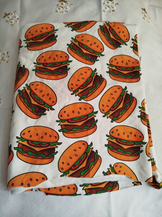 Materiał, tkanina dzianina w hamburgery. Kupon 120 x 88