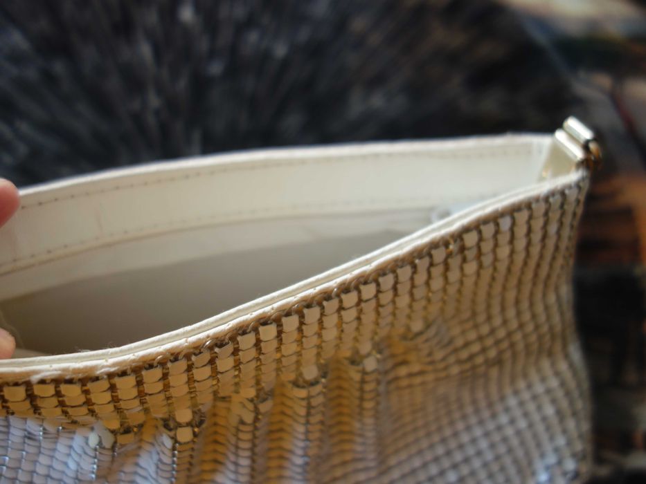 Torebeczka wieczorowa, z białych metalowych cekinów