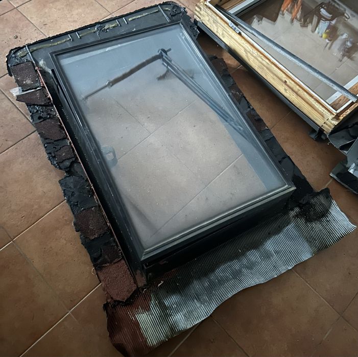 Okno dachowe wyłaz Velux sama rama kołnierz !