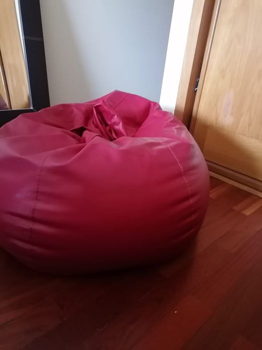 Vendo puff vermelho em bom estado
