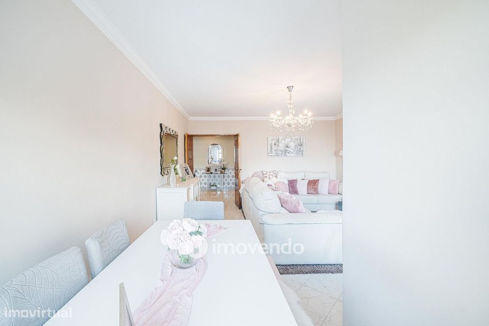 Apartamento T3, com áreas amplas, em Setúbal