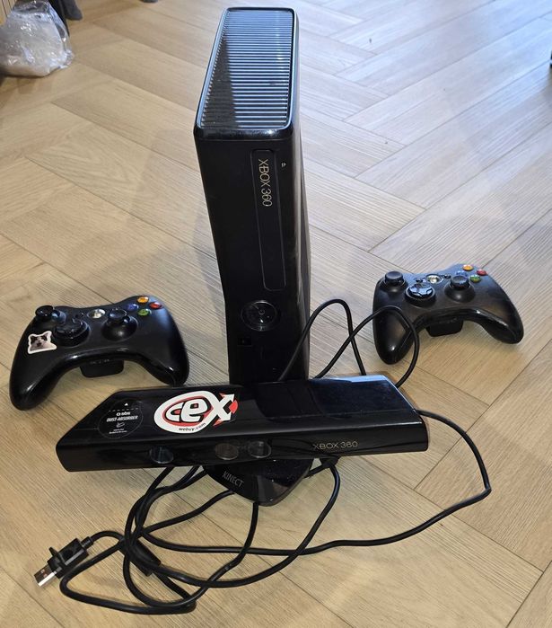 Xbox 360, Kinect, Dysk 250 GB, 2 pady + 16 gier