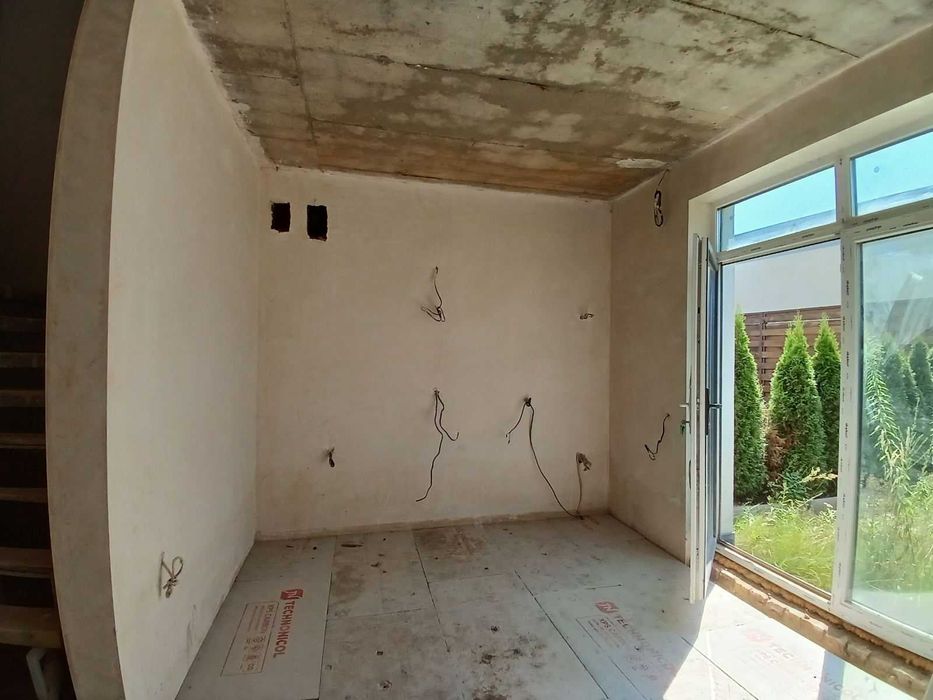 Камин+электрика Таун Квартира/Стоянка  123м2/3эт/4спальни/3с/у/Дворик.