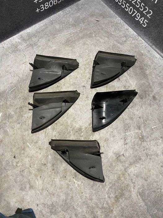 Накладка трикутник дверки заглушка дзеркала права ліва VW Passat B3