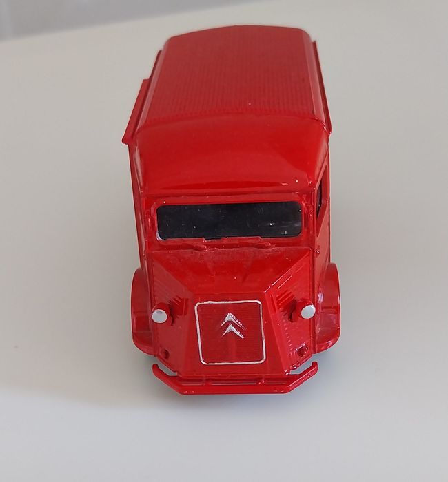 Miniatura Citroën Type H da Welly