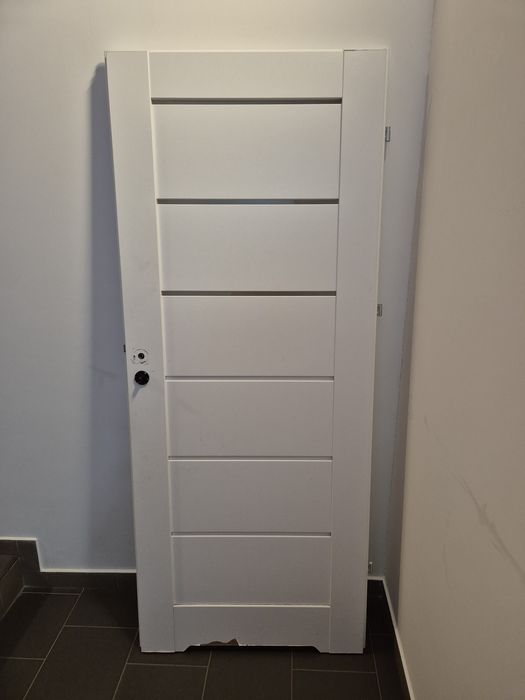 Drzwi lewe , 90 , stan dobry , nosi slady uzywania.