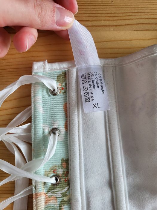 Квітчатий корсет на кісточках