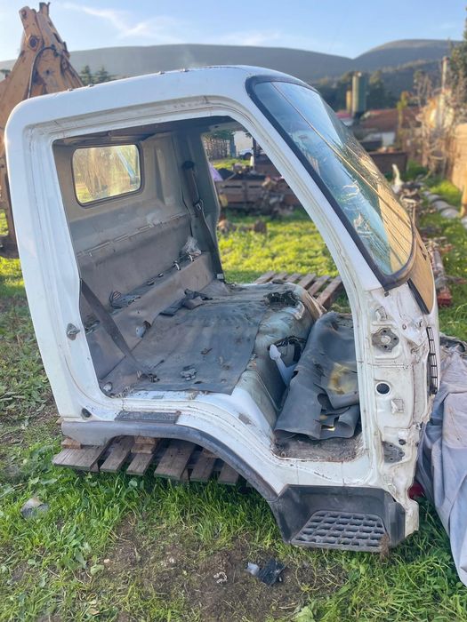 Para peças Cabine mitsubishi canter ano1997