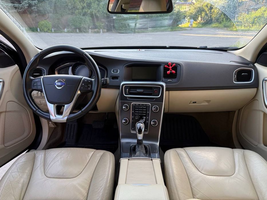 Volvo s60 2013 рік