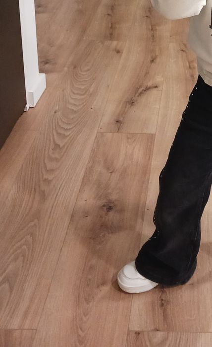 Pavimento Flutuante AC5/33 de 8mm Kronoswiss - cor de carvalho