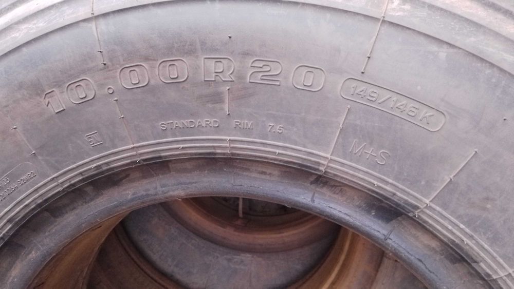 Продам резину бу КАМАЗ 10R20 Китай
