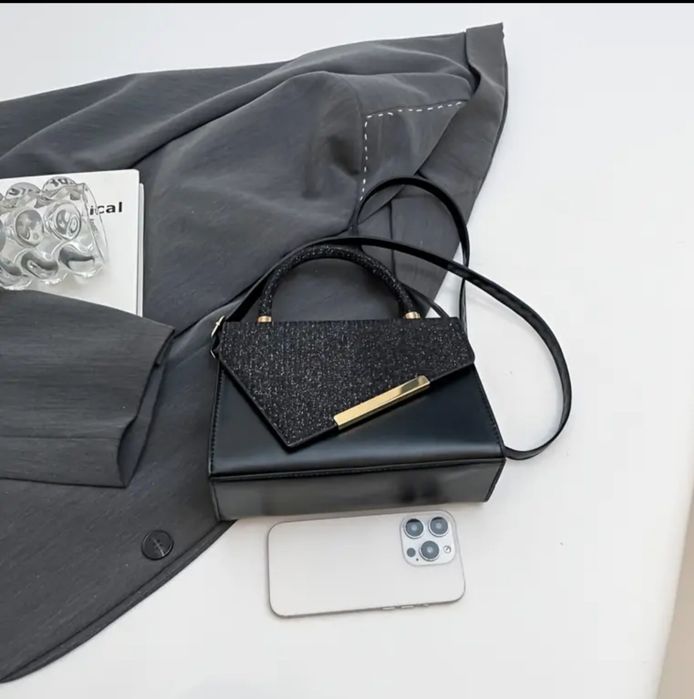 Елегантна нова чорна сумка