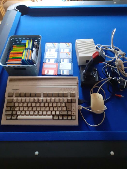 KomputerAMIGA Comodore600 A +zasilacz+mysz+k+yoistic++dyskiet