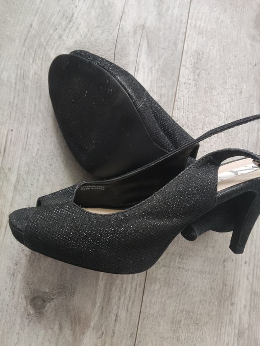 Seksowne szpilki 38 sandałki z połyskiem WideFit