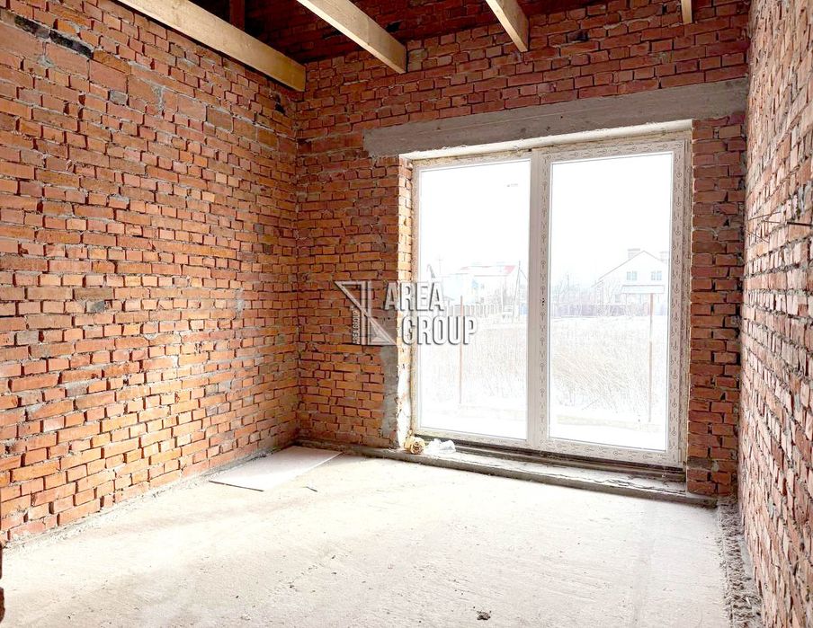 Новий будинок в класній локації готовий до початку ремонту