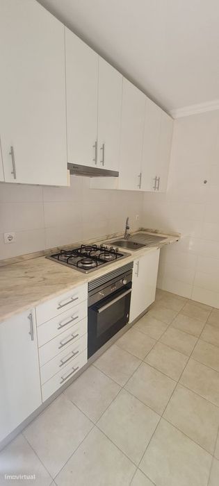 T2 em Olivais com jardim e cozinha separada