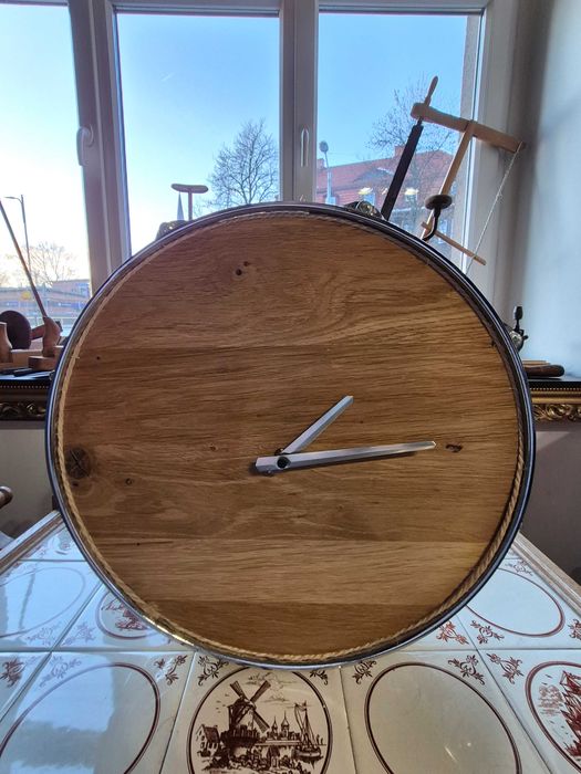 Zegar designerski z bębna perkusji.