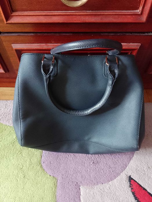 Torebka damska listonoszka elegancka do teatru