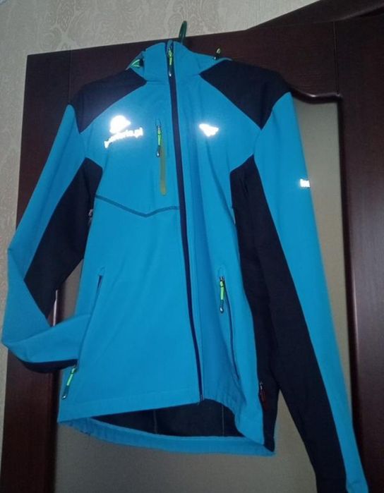 Весняна куртка 4F