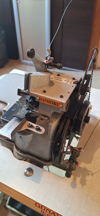 Maszyna overlock do obszywania chodników, dywanów
