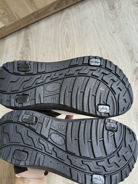 Nowe sandały dla chłopca 32