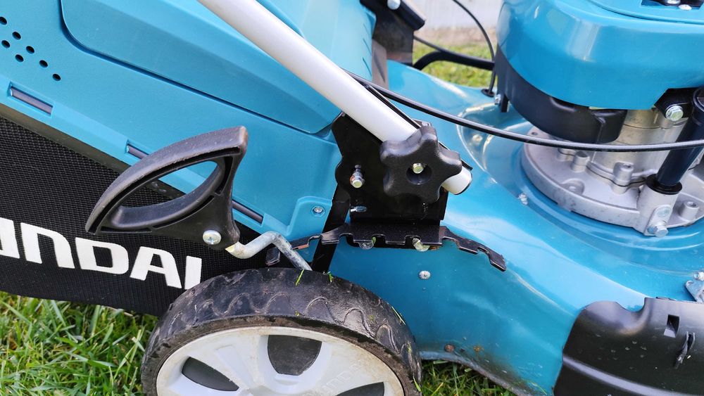 Газонокосарка бензинова самохідна Hyundai