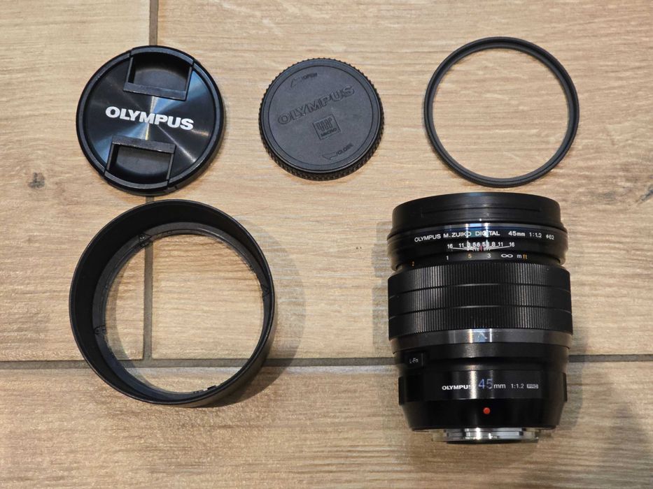Olympus M.Zuiko Digital ED 45mm f/1.2 PRO