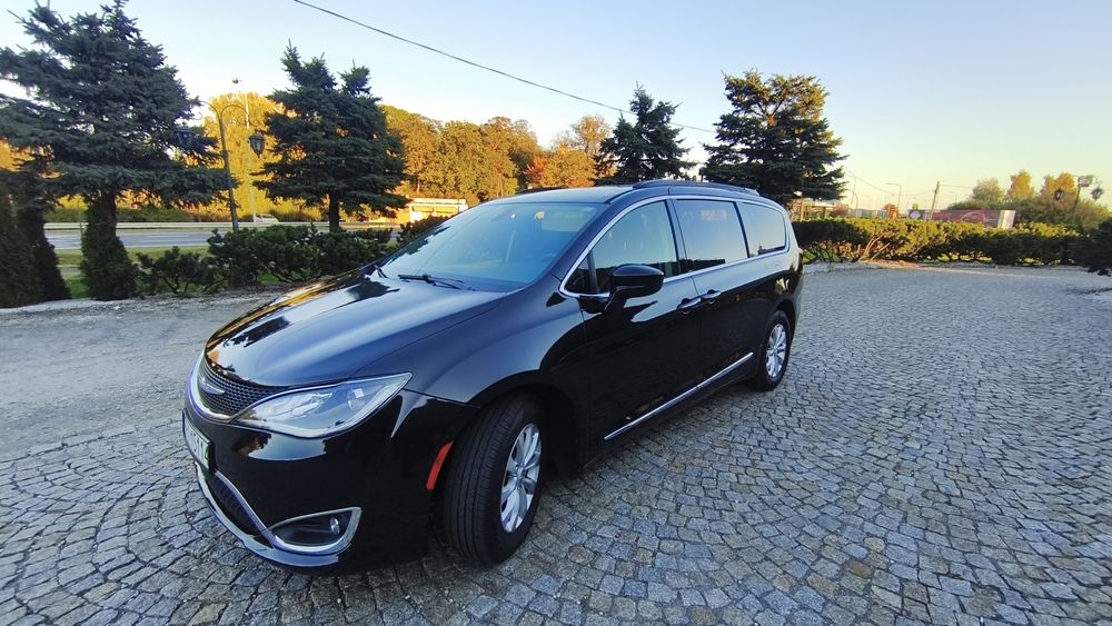 Chrysler Pacifica 8 osób