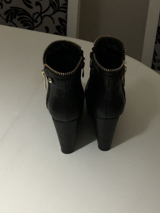 Ботильйони на платформі