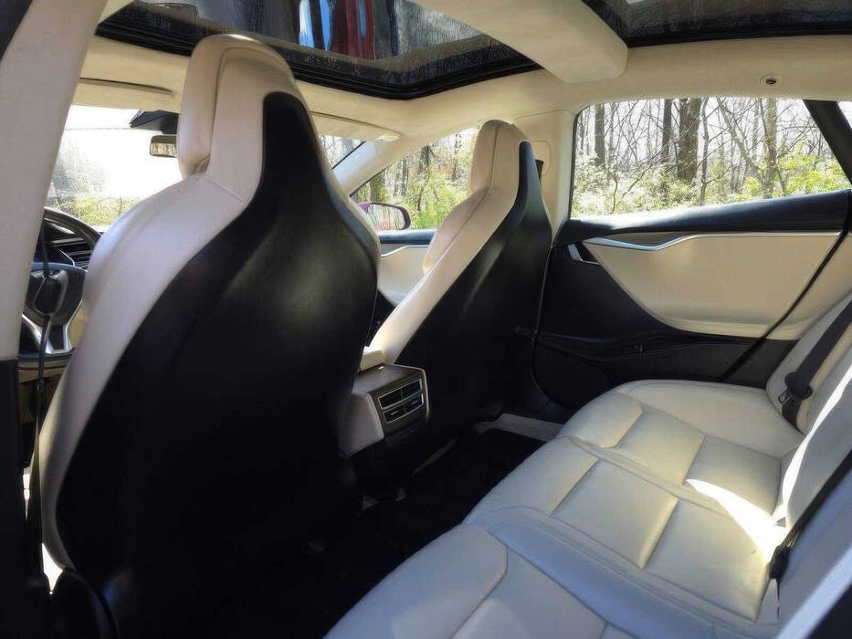 Tesla Model S      2018