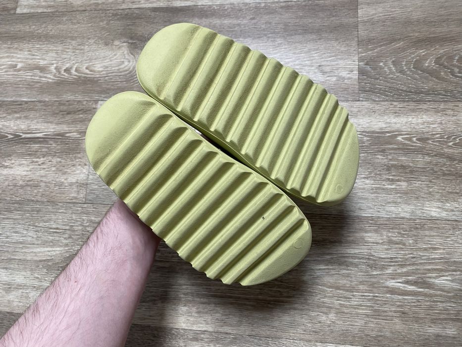 Adidas Yeezy Slide Glow Green Size 6US / EU 36-37 / 23.5 cm