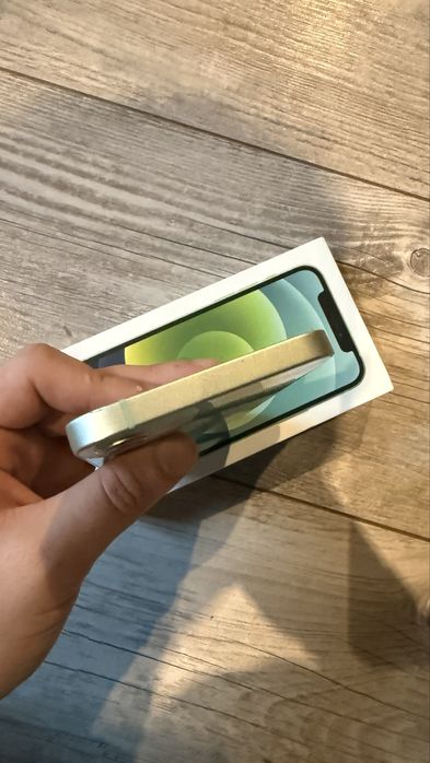 Продам iPhone 12 на 64 гб