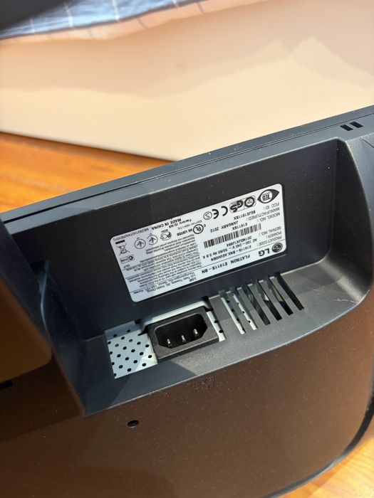 2 Monitores LG 19 polegadas VGA