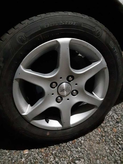 Jantes de alumínio 14" com pneus incluídos