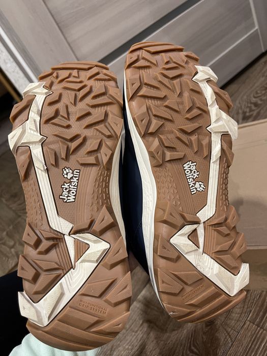 Жіночі зимові ботінки