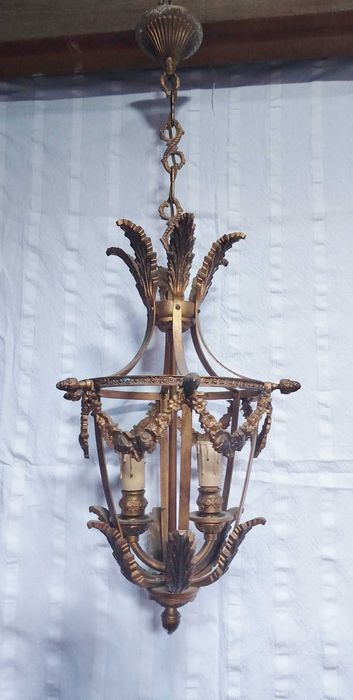 Candeeiro de ferro dourado