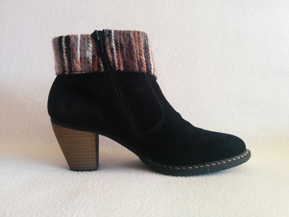 RIEKER botki z zamszu naturalnego - damskie buty na obcasie