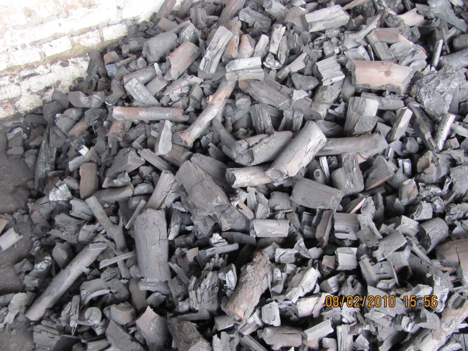 Обладнання для виготовлення деревного вугілля.