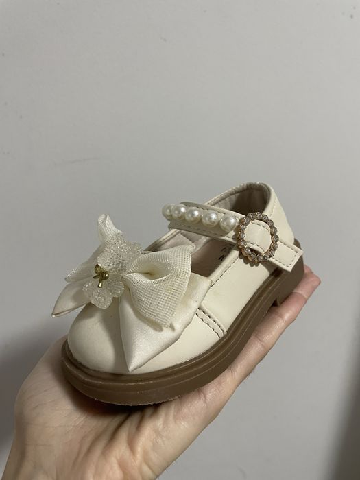 Туфельки для дівчинки на 1 рочок