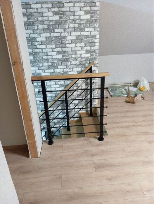 Сходи лофт лестница драбина металевий каркас перила ступені дуб ясен б